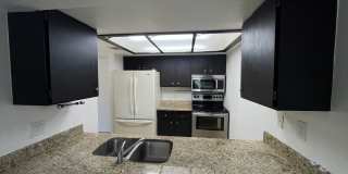 Bright 2 Bed 2 Bath Condo in great location! Gallery 4