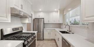 Luxury Apartment Available in gated Community downtown Palo Alto! Gallery 1