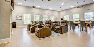 Senior Housing - The Oaks at Hampton Gallery 13