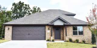 3 Bedroom 2.5 Bathroom Home in Fayetteville AR! Gallery 1