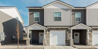 Spring Special $300 off first month of rent! - END UNIT - Darling 3 Bed 2.5 bath townhome in Sugar City, ID Gallery 1