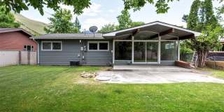 University Area Home - 4 Bed - 3 Bath Gallery 5