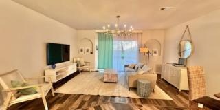235 Pelican Place Gallery 2