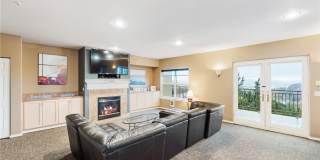 Amazing West Seattle 2 bedroom 2 bath W/S/G and 2 parking spots included! Gallery 28