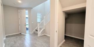 Bright & Spacious 4BR Home with Screened Porch & Paver Patio Bright & Spacious 4BR Home with Screened Porch & Paver Patio Gallery 7