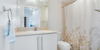 7600 Collins Avenue Gallery 18
