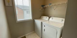 Modern 3 Bedroom 2 Bathroom Townhome Gallery 14