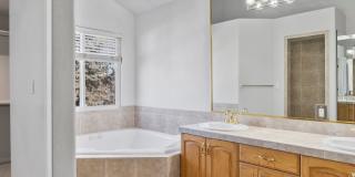 Large Murray 4 Bedroom Home Gallery 21