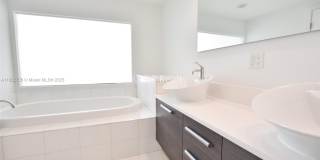 2950 NE 188th St Gallery 15