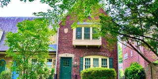 Spacious 6 bedroom 3.5 bath Tudor Townhouse w/Deck close to Georgetown University & Hospital Gallery 69