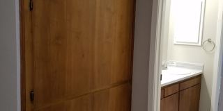 Adorable 2 bedroom townhome style Condo Gallery 9