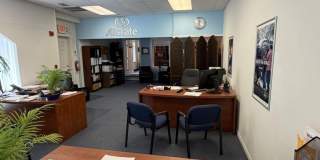 423 YORK Road Gallery 11