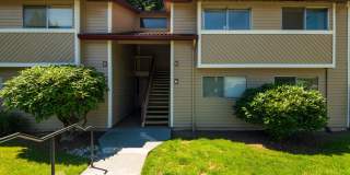 Beautifully Remodeled 3 Bed, 1.75 Bath Unit Available w/ Privacy in Fairwood! Gallery 1