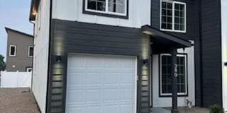 3 bed 2.5 bath townhome! Gallery 1