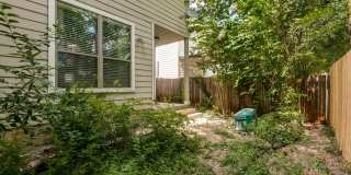 Two Bedroom Townhouse, Great Location! Gallery 25