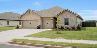Like-new 4BR/3BA home in desirable St. Clair Place! Gallery 4