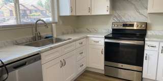 Beautifully Remodeled 2/1.5 Townhome - 1481 Parkway Drive Gallery 1