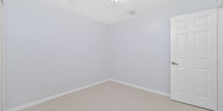 Well Maintained Duplex in Lehigh with 1 Car Garage! Gallery 17