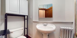 21 E DIVISION Street Gallery 8