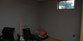 2 Bed 1 Bath Northwest Rancher with large Garage 2 Bed 1 Bath Northwest Rancher with large Garage Gallery 9