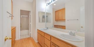 Highly Desirable Executive Home: 4 Bedrooms, 3 Bathrooms of Luxury Living Gallery 35