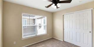 Bright Open-Concept Condo with 1-Car Garage in Prime Commuter Location Gallery 18