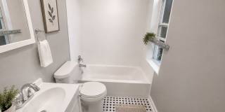 4-Bedroom Home with Private Primary Suite Near Fairmount Park Gallery 18