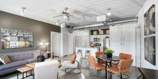 5225 Maple Avenue Gallery 15