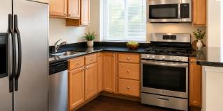 2026 Move-In Special – $500 LEASE SIGNING BONUS!! Spacious 2-Bedroom Condo in Southeast DC – In-Unit Laundry & Off-Street Parking!! Gallery 1