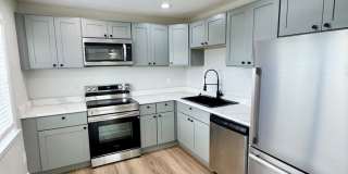 Downtown Clermont - Beautifully Renovated 2-Bed/1-Bath Upstairs Unit with Stunning Lake Minneola Views- Gallery 19