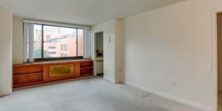 Spacious & Bright Studio at River Place East Gallery 1