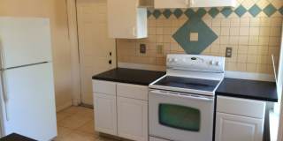 North Hyde Park Bungalow. Near UT & SOHO Gallery 8