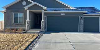 Stylish 3-Bedroom Ranch Home with Modern Finishes & 3-Car Garage! Gallery 1