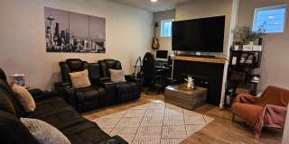 Beautiful 3-Bedroom Home Near Bases & Ferries with Fully Fenced Yard Beautiful 3-Bedroom Home Near Bases & Ferries with Fully Fenced Yard Gallery 6