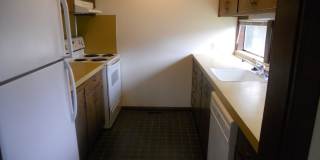 Spacious 2 bedroom 1 bath 1192 sq ft. Gallery 2