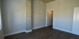 3833 N Broadway Gallery 187