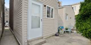 Newly renovated 2 Bed, 1 Bath w/ Bonus Room, Central AC, Laundry - Available September 5th! Gallery 22