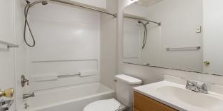 2 Bed/2 Bath with loft. Close to Campus On bus line. Gallery 10