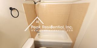 Spacious 2bd/1ba Sacramento Fourplex Gallery 16