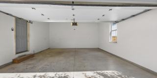 886 St. Clair Avenue Gallery 10