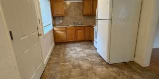 Charming 1 Bed / 1 Bath, Centrally Located! Gallery 6
