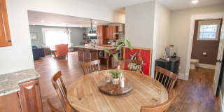 Modern 4bd Home - Fully Furnished Utilities Included Gallery 12