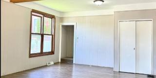 3 bedroom unit with bonus attic space Gallery 1