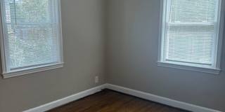Adorable 2 Bedroom with Stackable Washer/Dryer Gallery 11
