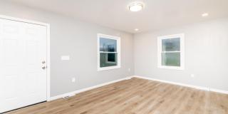 204 W Warfield St Gallery 2