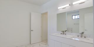 Luxury 3 Bed Townhome in Durham RTP Gallery 40