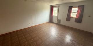 Spacious 5 Bedroom Home in a Peaceful Country Setting Gallery 1