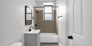 801 E Drexel Square Hyde Park Apartments Gallery 12