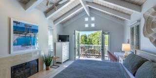 MODERN ARCHITECTURE W/ BEACH CHARM: BRIGHT & AIRY, 4BR3BA, 2-STORY HOME W/ OPEN & BRIGHT LIVING SPACE & LARGE YARD W/ DECK & JACUZZI LESS THAN A BLOCK TO LMU, CLOSE TO PARK, SHOPPING, LAX & 10 MINS TO BEACH! Gallery 20