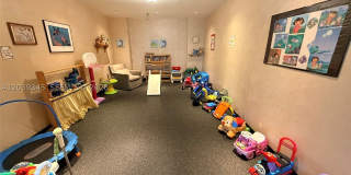 5757 Collins Ave Gallery 20